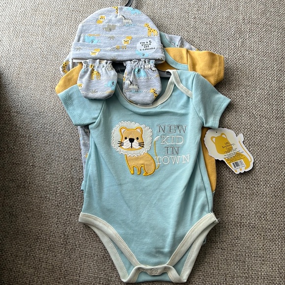 Little Beginnings 5 Piece Neutral Baby Onesie Set - Picture 1 of 6